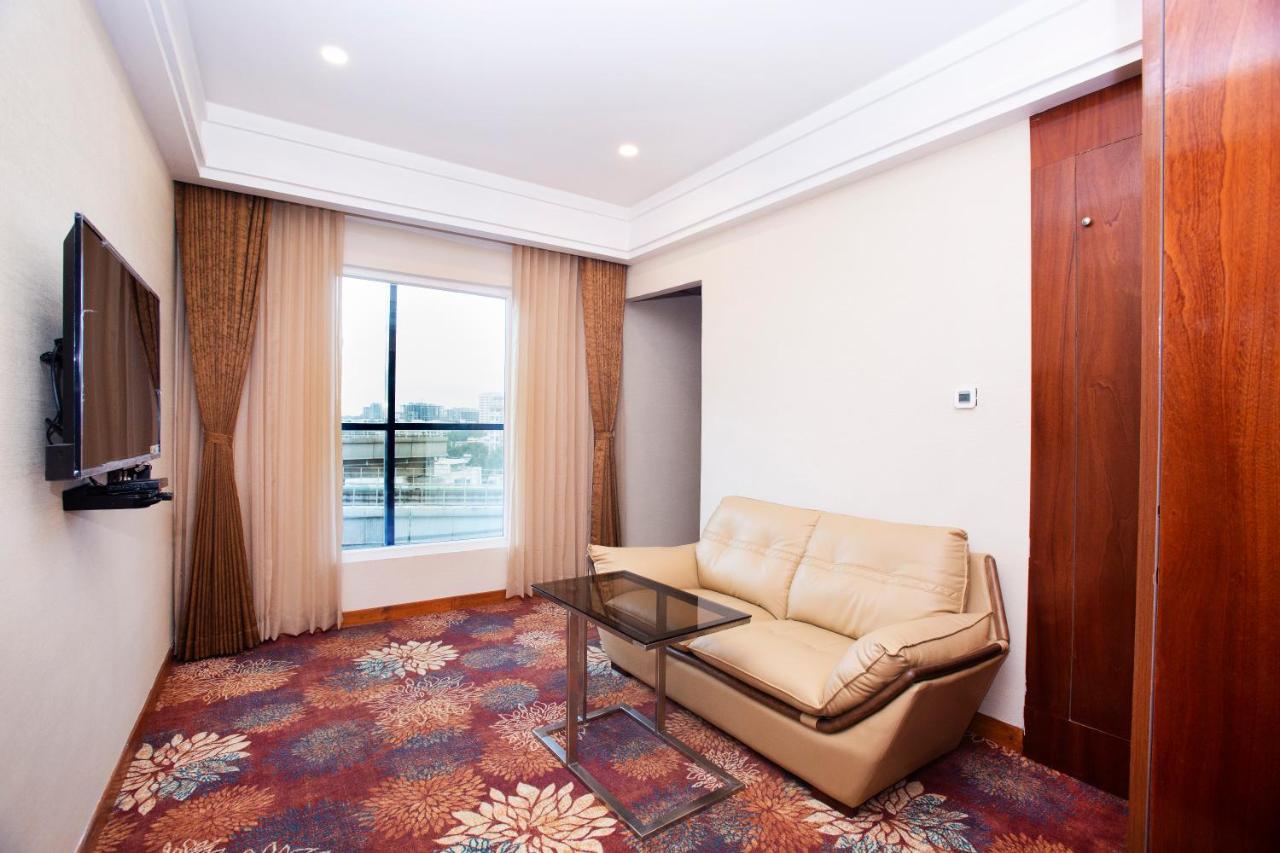 Kingston Hotel Bangalore Exteriör bild