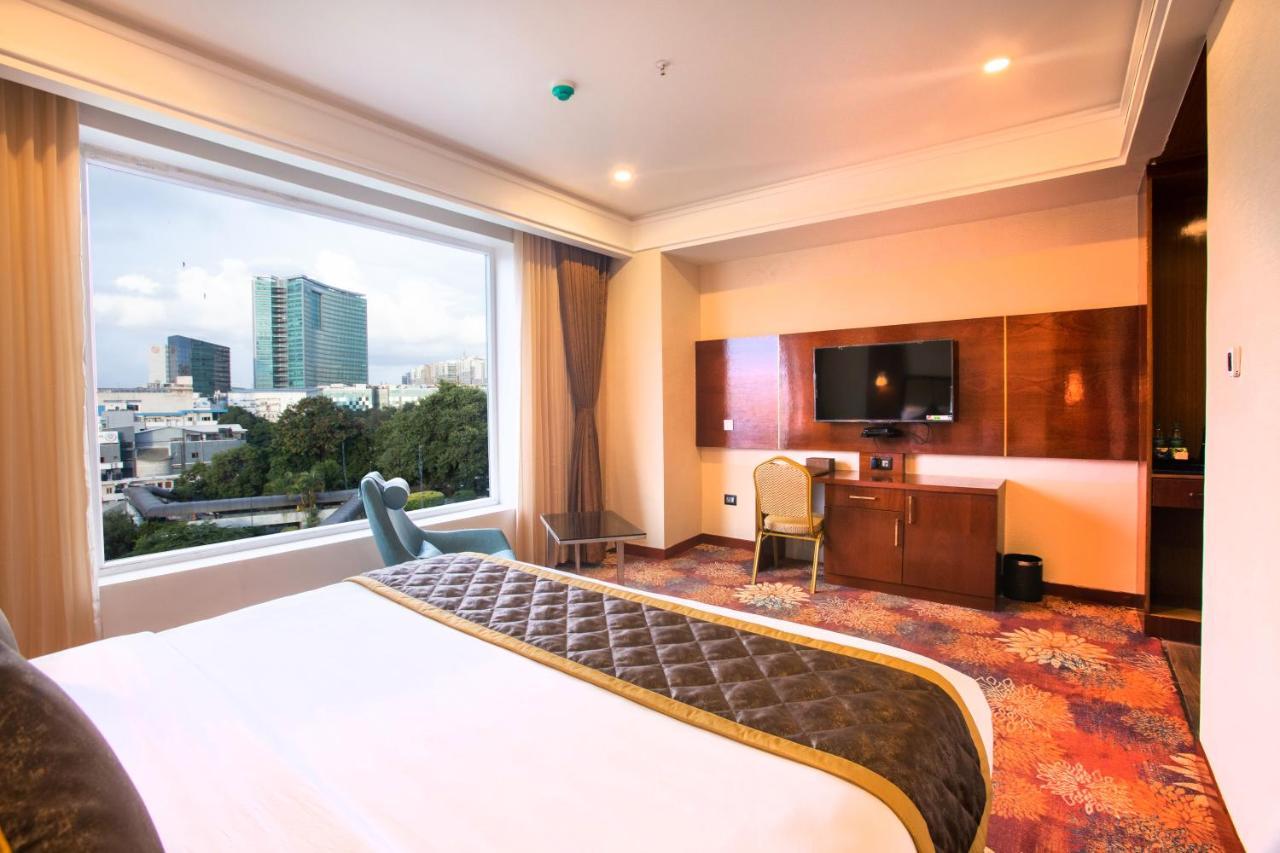 Kingston Hotel Bangalore Exteriör bild