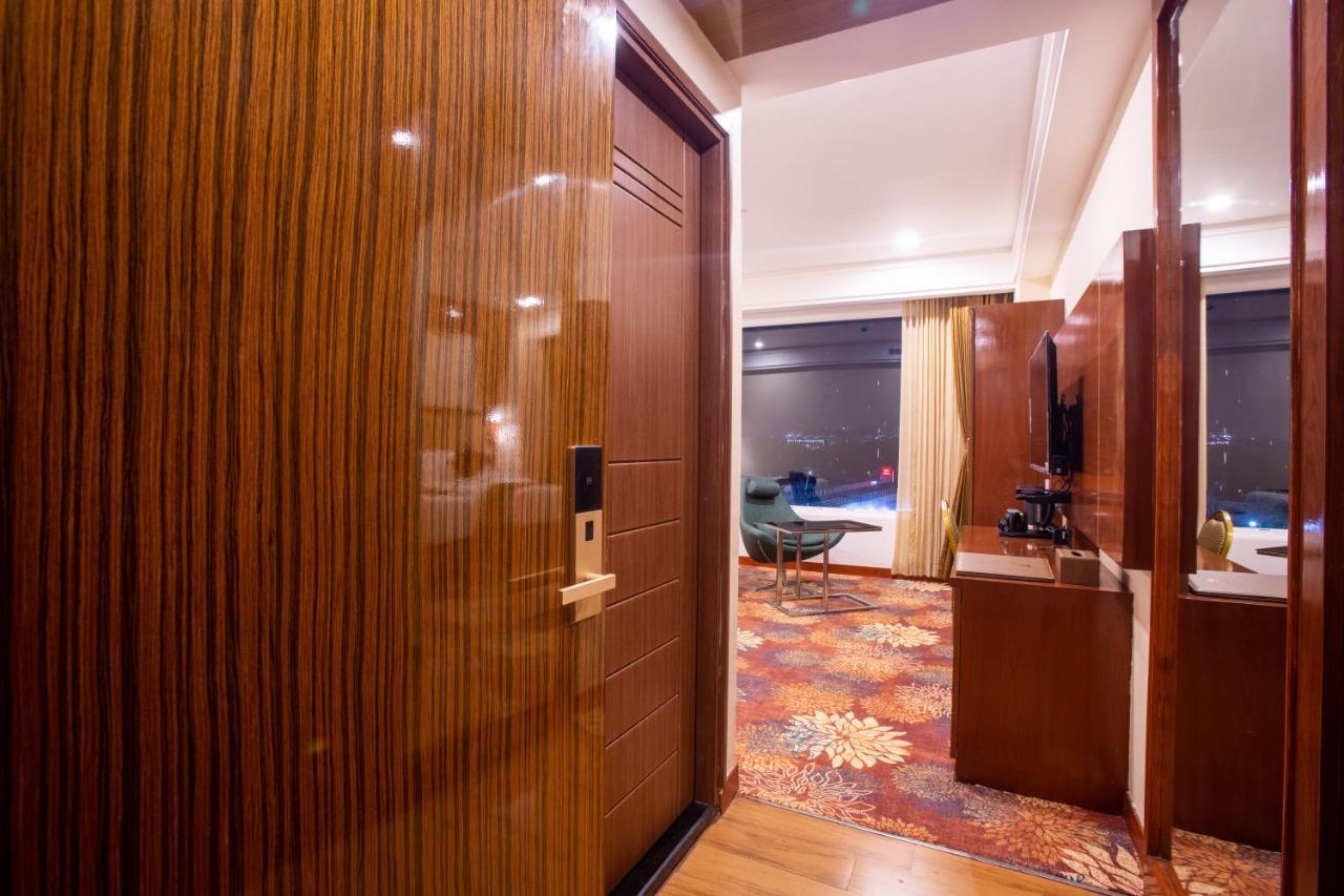 Kingston Hotel Bangalore Exteriör bild
