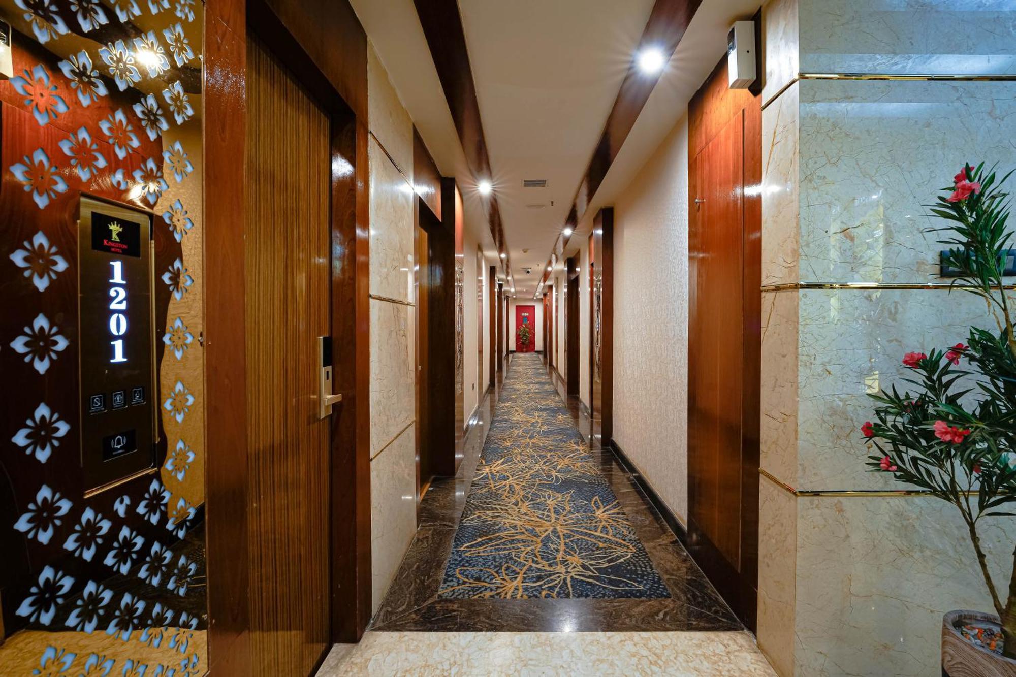 Kingston Hotel Bangalore Exteriör bild
