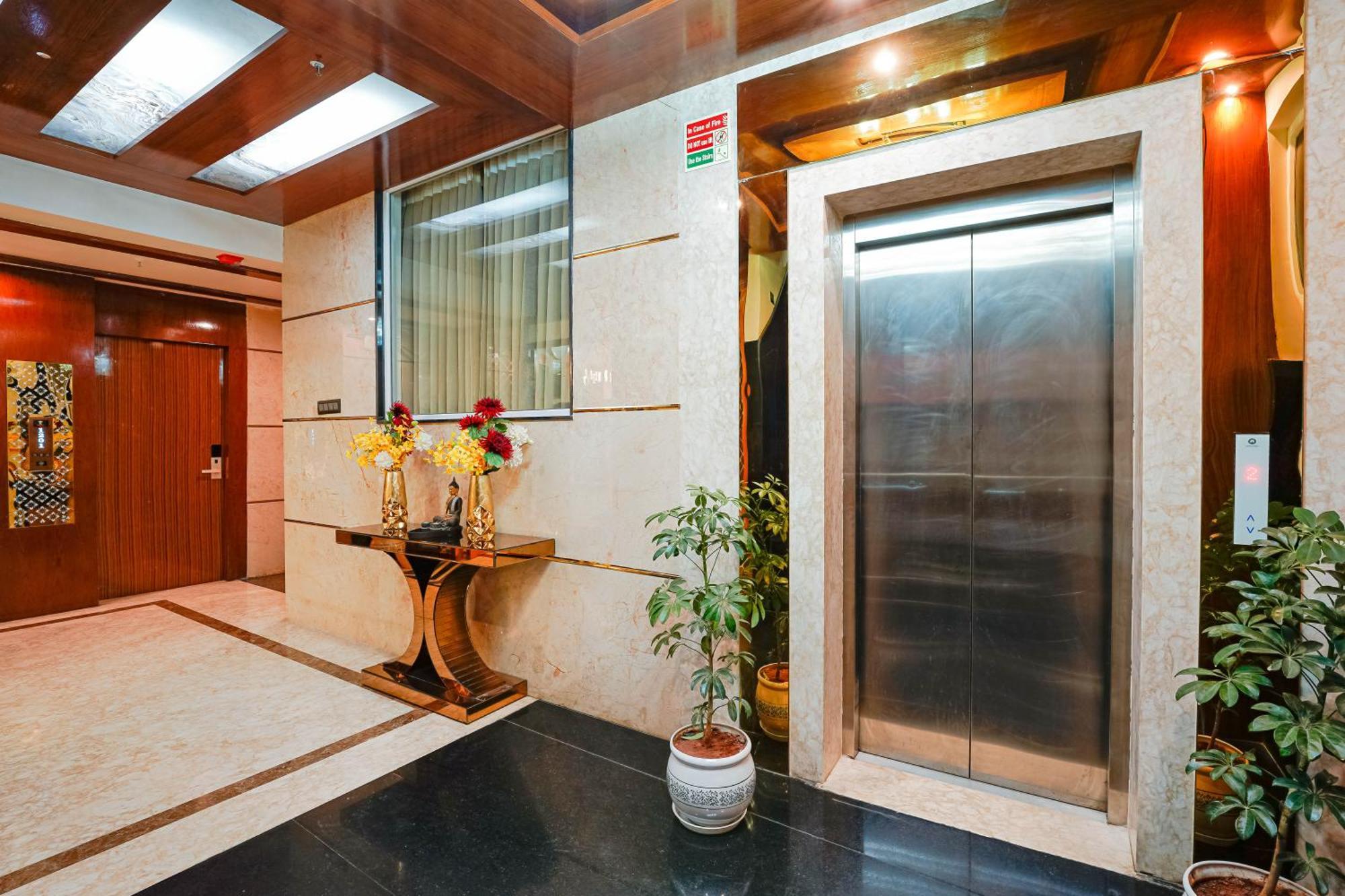 Kingston Hotel Bangalore Exteriör bild
