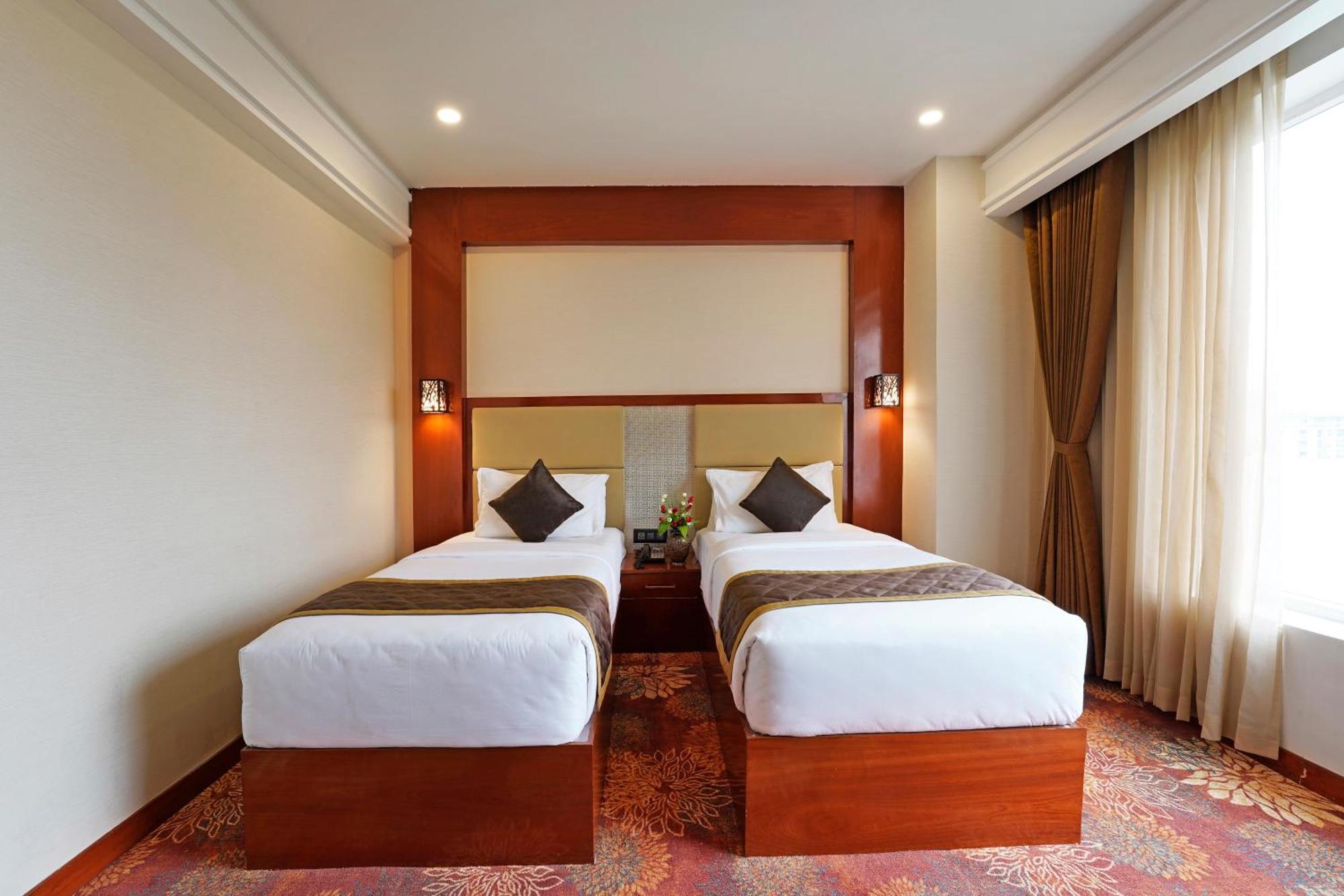 Kingston Hotel Bangalore Exteriör bild